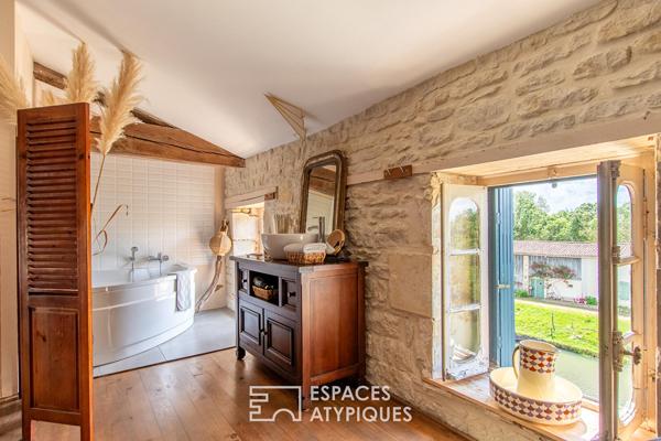 La vie au fil de l’eau: grande maison bourgeoise en coeur de village