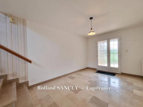 A vendre  ROYE (70) Maison avec habitation principale et logement locatif sur plus de 5800 m2