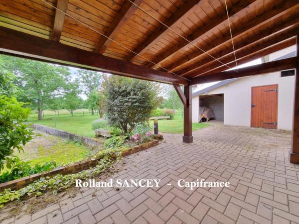 A vendre  ROYE (70) Maison avec habitation principale et logement locatif sur plus de 5800 m2