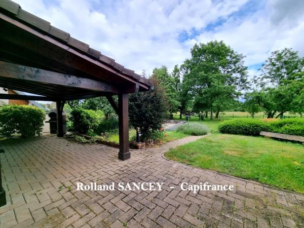 A vendre  ROYE (70) Maison avec habitation principale et logement locatif sur plus de 5800 m2