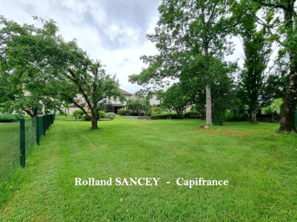 A vendre  ROYE (70) Maison avec habitation principale et logement locatif sur plus de 5800 m2