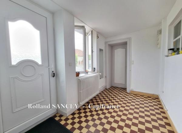 A vendre  ROYE (70) Maison avec habitation principale et logement locatif sur plus de 5800 m2