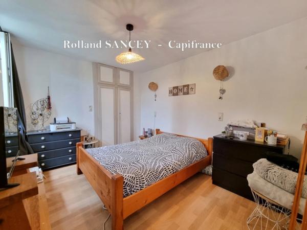 A vendre  ROYE (70) Maison avec habitation principale et logement locatif sur plus de 5800 m2