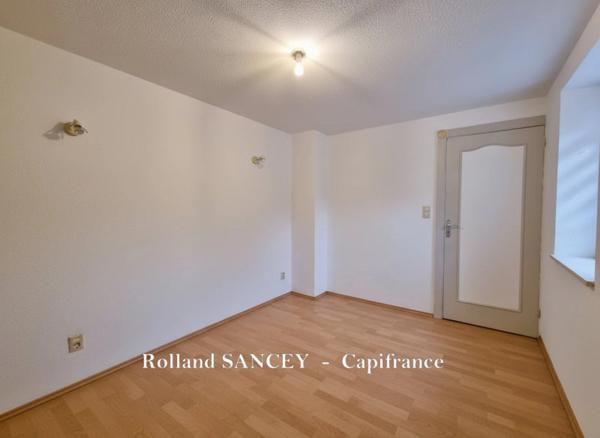 A vendre  ROYE (70) Maison avec habitation principale et logement locatif sur plus de 5800 m2