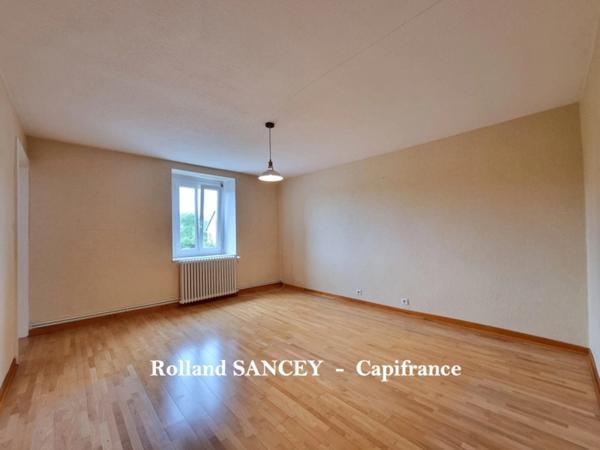 A vendre  ROYE (70) Maison avec habitation principale et logement locatif sur plus de 5800 m2