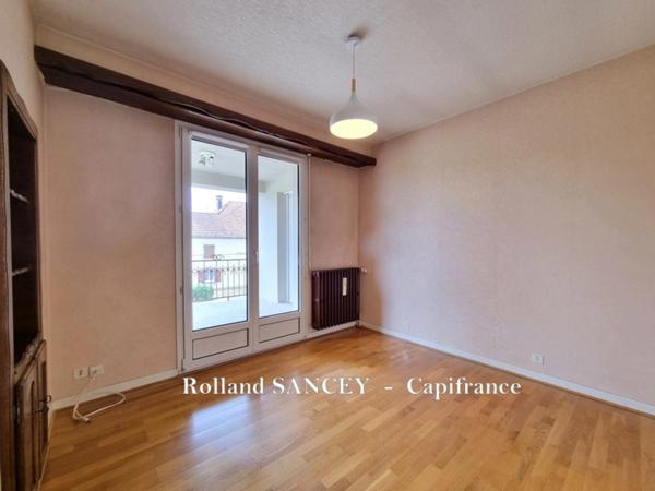 A vendre  ROYE (70) Maison avec habitation principale et logement locatif sur plus de 5800 m2