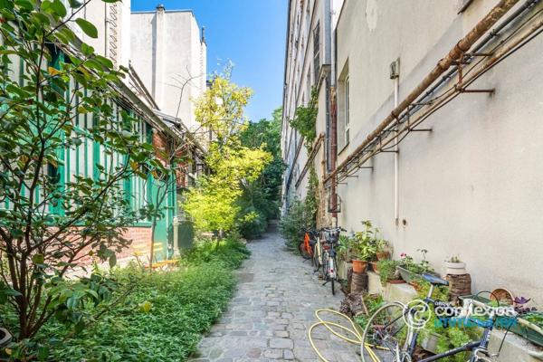 Dernier étage à Montmartre, calme absolu et lumière !