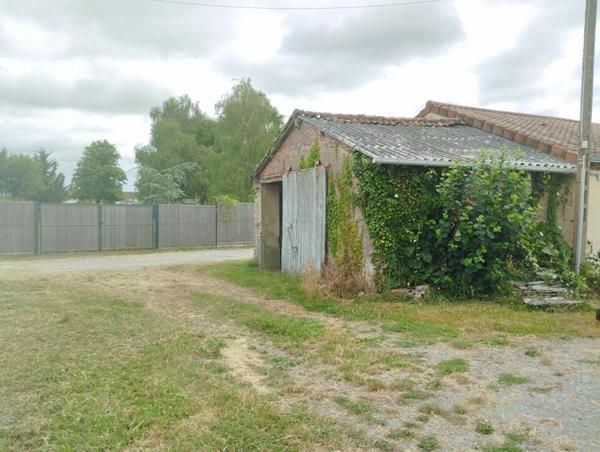 Dépendance de 25m² transformable en habitation, le Fuillet (49270)