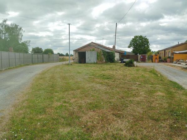 Dépendance de 25m² transformable en habitation, le Fuillet (49270)