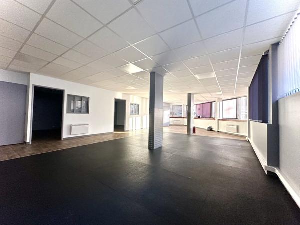 Local Commercial 7 pièces - 187 m²