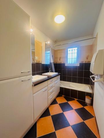 Maison Les Montils 5 pièce(s).