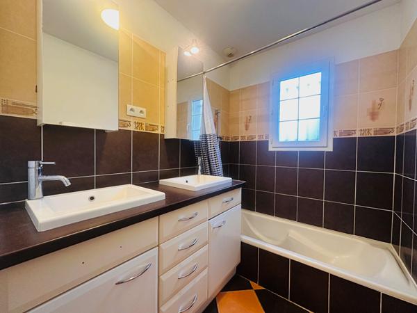 Maison Les Montils 5 pièce(s).