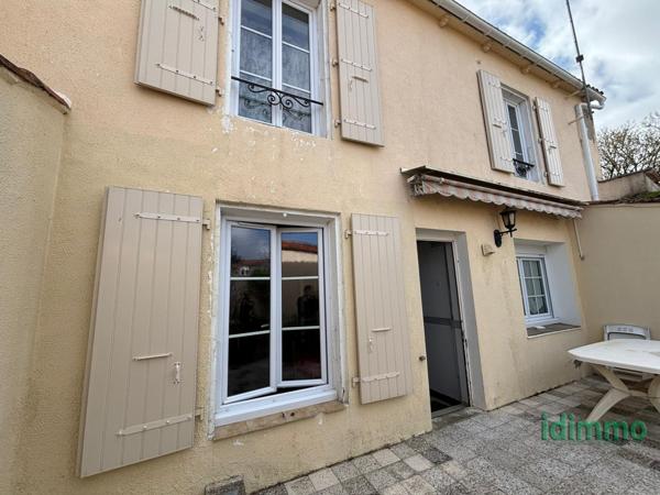 ENSEMBLE IMMOBILIER EN TRES BON ETAT GENERAL DE 187 M2 SUR UN TERRAIN CLOS DE 335 M2. 5 MN DE LA GARE ET DU VI La Rochelle (17000)