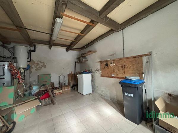 ENSEMBLE IMMOBILIER EN TRES BON ETAT GENERAL DE 187 M2 SUR UN TERRAIN CLOS DE 335 M2. 5 MN DE LA GARE ET DU VI La Rochelle (17000)