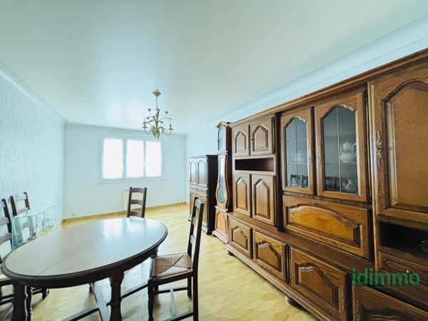 ENSEMBLE IMMOBILIER EN TRES BON ETAT GENERAL DE 187 M2 SUR UN TERRAIN CLOS DE 335 M2. 5 MN DE LA GARE ET DU VI La Rochelle (17000)