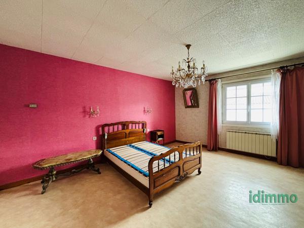 ENSEMBLE IMMOBILIER EN TRES BON ETAT GENERAL DE 187 M2 SUR UN TERRAIN CLOS DE 335 M2. 5 MN DE LA GARE ET DU VI La Rochelle (17000)