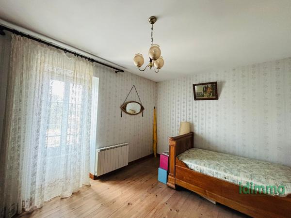 ENSEMBLE IMMOBILIER EN TRES BON ETAT GENERAL DE 187 M2 SUR UN TERRAIN CLOS DE 335 M2. 5 MN DE LA GARE ET DU VI La Rochelle (17000)