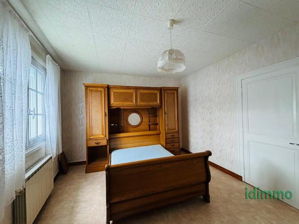 ENSEMBLE IMMOBILIER EN TRES BON ETAT GENERAL DE 187 M2 SUR UN TERRAIN CLOS DE 335 M2. 5 MN DE LA GARE ET DU VI La Rochelle (17000)