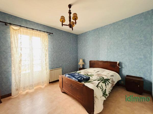 ENSEMBLE IMMOBILIER EN TRES BON ETAT GENERAL DE 187 M2 SUR UN TERRAIN CLOS DE 335 M2. 5 MN DE LA GARE ET DU VI La Rochelle (17000)