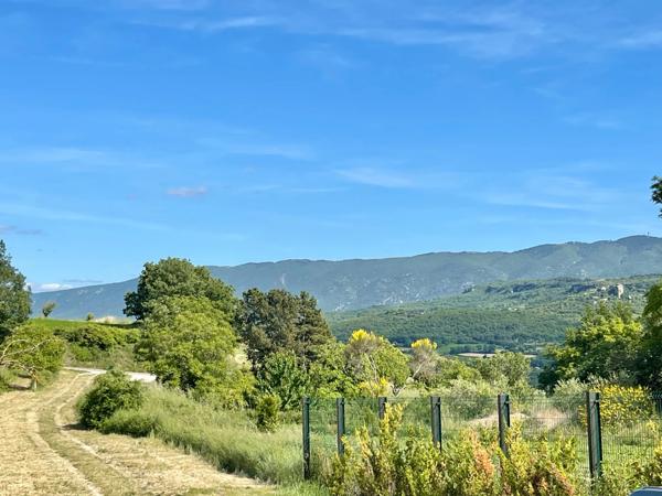 Maison en pierre à rénover avec vue exceptionnelle sur le Luberon –  84400 Apt