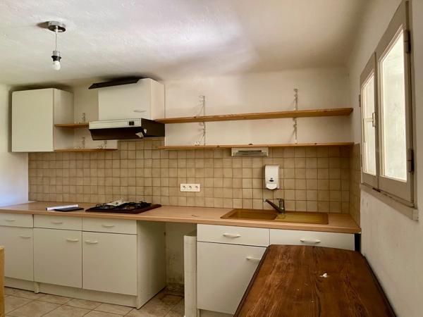 Maison en pierre à rénover avec vue exceptionnelle sur le Luberon –  84400 Apt