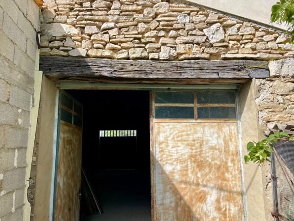 Maison en pierre à rénover avec vue exceptionnelle sur le Luberon –  84400 Apt