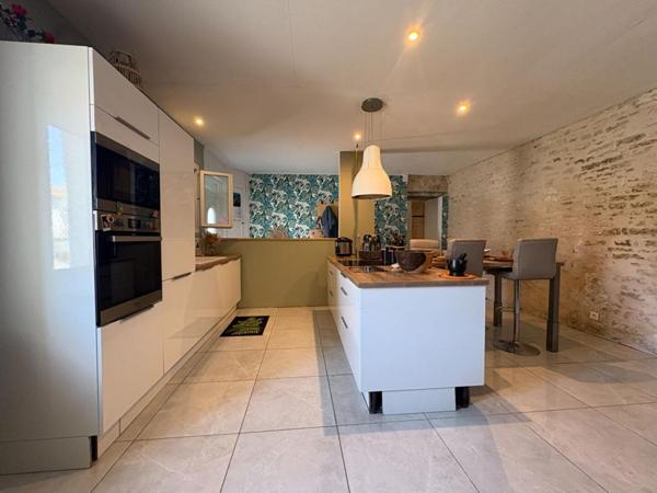 Maison Prahecq 3 pièce(s) 594 m2
