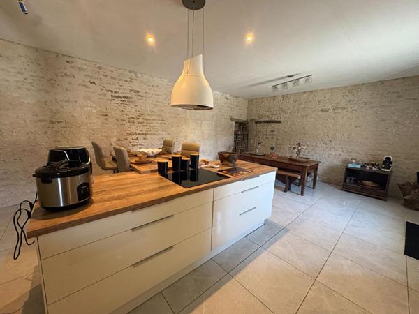Maison Prahecq 3 pièce(s) 594 m2