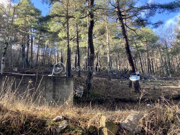 Terrain de 1 765 m²