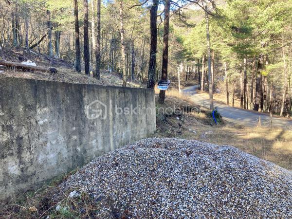 Terrain de 1 765 m²