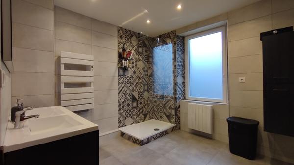 Immeuble d' environ 254 m2 à Wisches (67130)