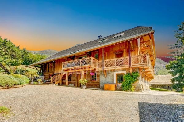 En Savoie (73), Vallée de la Maurienne, à vendre Grange rénovée, Vue dégagée