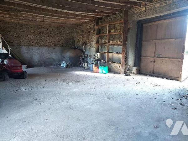 Découvrez cette propriété située entre Rennes et Saint Malo.  Nichée sur un vaste terrain de 15...