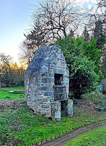 Découvrez cette propriété située entre Rennes et Saint Malo.  Nichée sur un vaste terrain de 15...