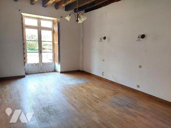 Découvrez cette propriété située entre Rennes et Saint Malo.  Nichée sur un vaste terrain de 15...