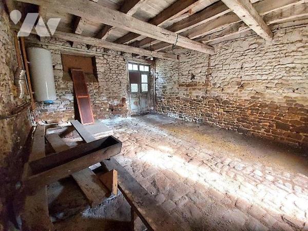 Découvrez cette propriété située entre Rennes et Saint Malo.  Nichée sur un vaste terrain de 15...