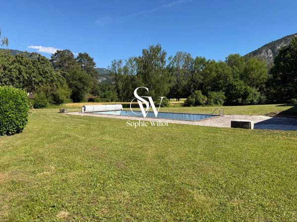 Maison de Famille à vendre 7 pièces - 200 m2 hab. (245 utiles) - 2000m2 terrain prox. Lac - proche de ANNECY (74)