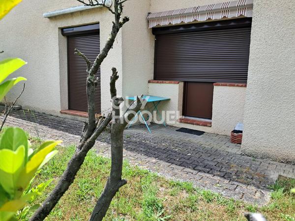 Maison T4 de plain-pied + combles aménagées sur une parcelle d'environ 499 m2