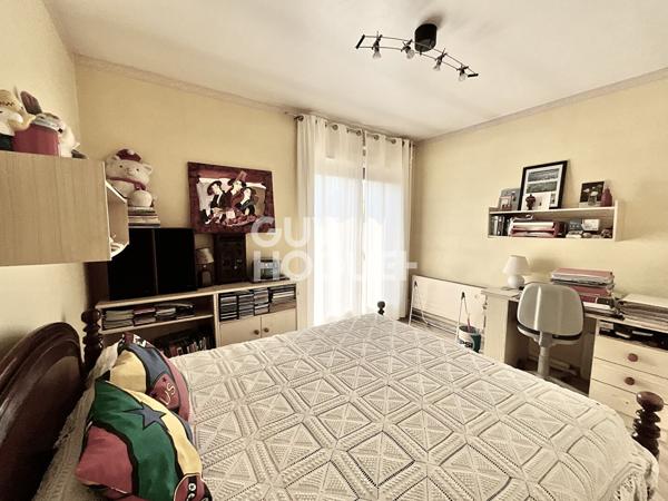 Maison T4 de plain-pied + combles aménagées sur une parcelle d'environ 499 m2