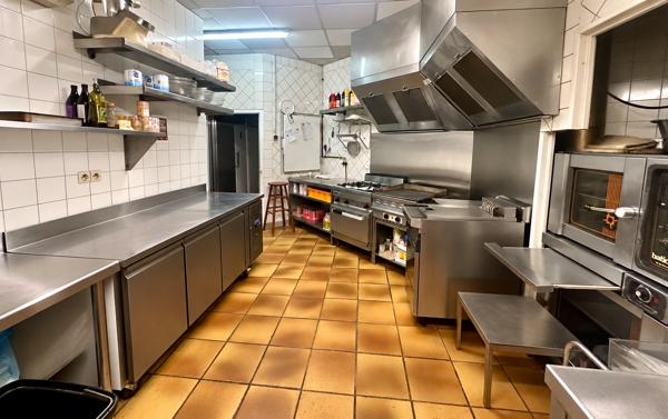 Fonds De Commerce
        
        - 70 m² Exclusivité 132 000 € *
