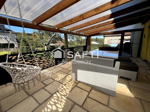 JOLIE MAISON JUMELÉE 240M2 AVEC JARDIN 760M2 ; TERRASSE , GARAGE 5 VOITURES;