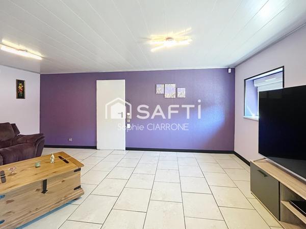 JOLIE MAISON JUMELÉE 240M2 AVEC JARDIN 760M2 ; TERRASSE , GARAGE 5 VOITURES;