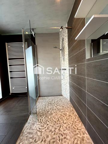 JOLIE MAISON JUMELÉE 240M2 AVEC JARDIN 760M2 ; TERRASSE , GARAGE 5 VOITURES;