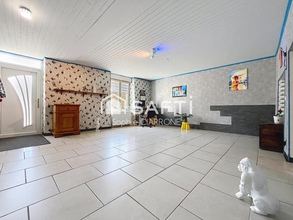 JOLIE MAISON JUMELÉE 240M2 AVEC JARDIN 760M2 ; TERRASSE , GARAGE 5 VOITURES;