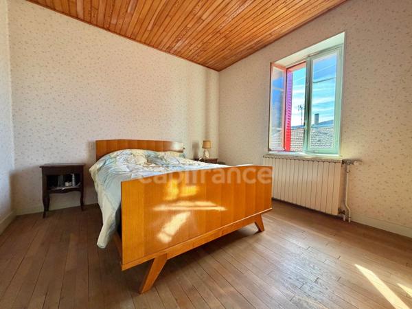 MAISON DE VILLAGE DE 185 M2 À RÉNOVER, 6 CHAMBRES, TERRAIN DÉPORTÉ DE 208 M2, COMBLES AMÉNAGEABLES DE 120 M2, FIBRE OPTIQUE, GARAGE, ATELIER, CAVE VOÛTÉE, TF 182€