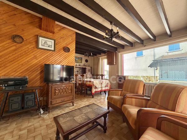 MAISON DE VILLAGE DE 185 M2 À RÉNOVER, 6 CHAMBRES, TERRAIN DÉPORTÉ DE 208 M2, COMBLES AMÉNAGEABLES DE 120 M2, FIBRE OPTIQUE, GARAGE, ATELIER, CAVE VOÛTÉE, TF 182€