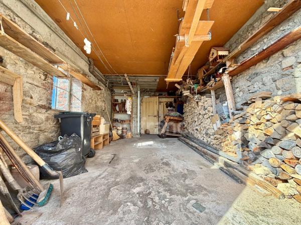 MAISON DE VILLAGE DE 185 M2 À RÉNOVER, 6 CHAMBRES, TERRAIN DÉPORTÉ DE 208 M2, COMBLES AMÉNAGEABLES DE 120 M2, FIBRE OPTIQUE, GARAGE, ATELIER, CAVE VOÛTÉE, TF 182€