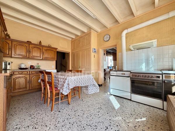 MAISON DE VILLAGE DE 185 M2 À RÉNOVER, 6 CHAMBRES, TERRAIN DÉPORTÉ DE 208 M2, COMBLES AMÉNAGEABLES DE 120 M2, FIBRE OPTIQUE, GARAGE, ATELIER, CAVE VOÛTÉE, TF 182€