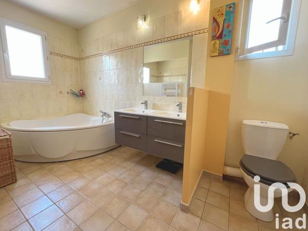 Maison 6 pièces de 107 m² à Peyrolles-en-Provence (13860)