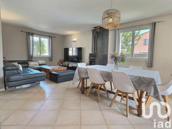 Maison 6 pièces de 107 m² à Peyrolles-en-Provence (13860)